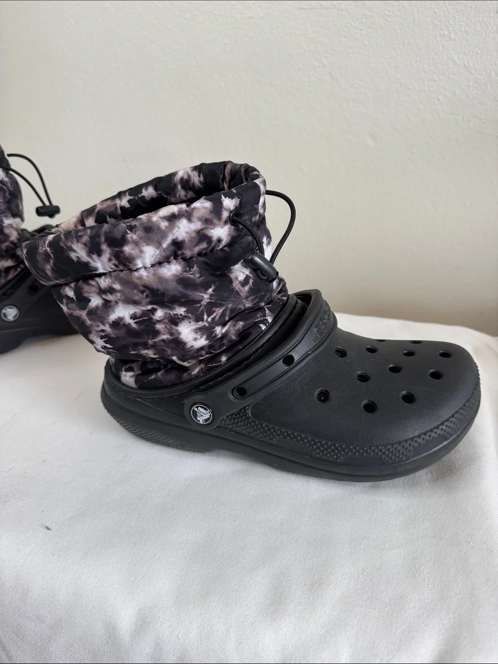 CROCS Unisex Classic Lined Neo Puff Tie-Dye Boots Sz 7 Women, 5 Men